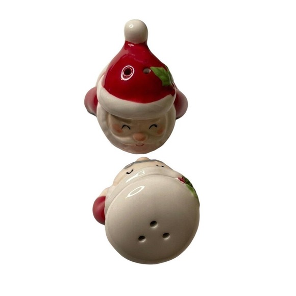 Santa and Mrs Claus Kissing Ceramic Salt and Pepper Shaker Set - Picture 4 of 6